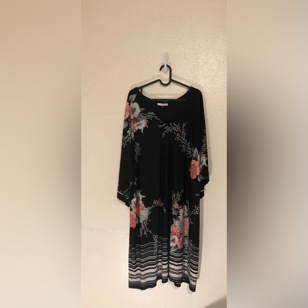 Studio One (New York) dress, Roomy size 26/28. Black and print polyester